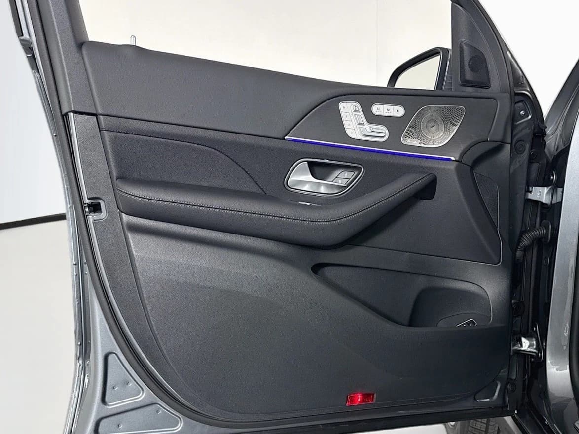 Mercedes-Benz GLS GLS 450 4MATIC SUV 2026 — side view