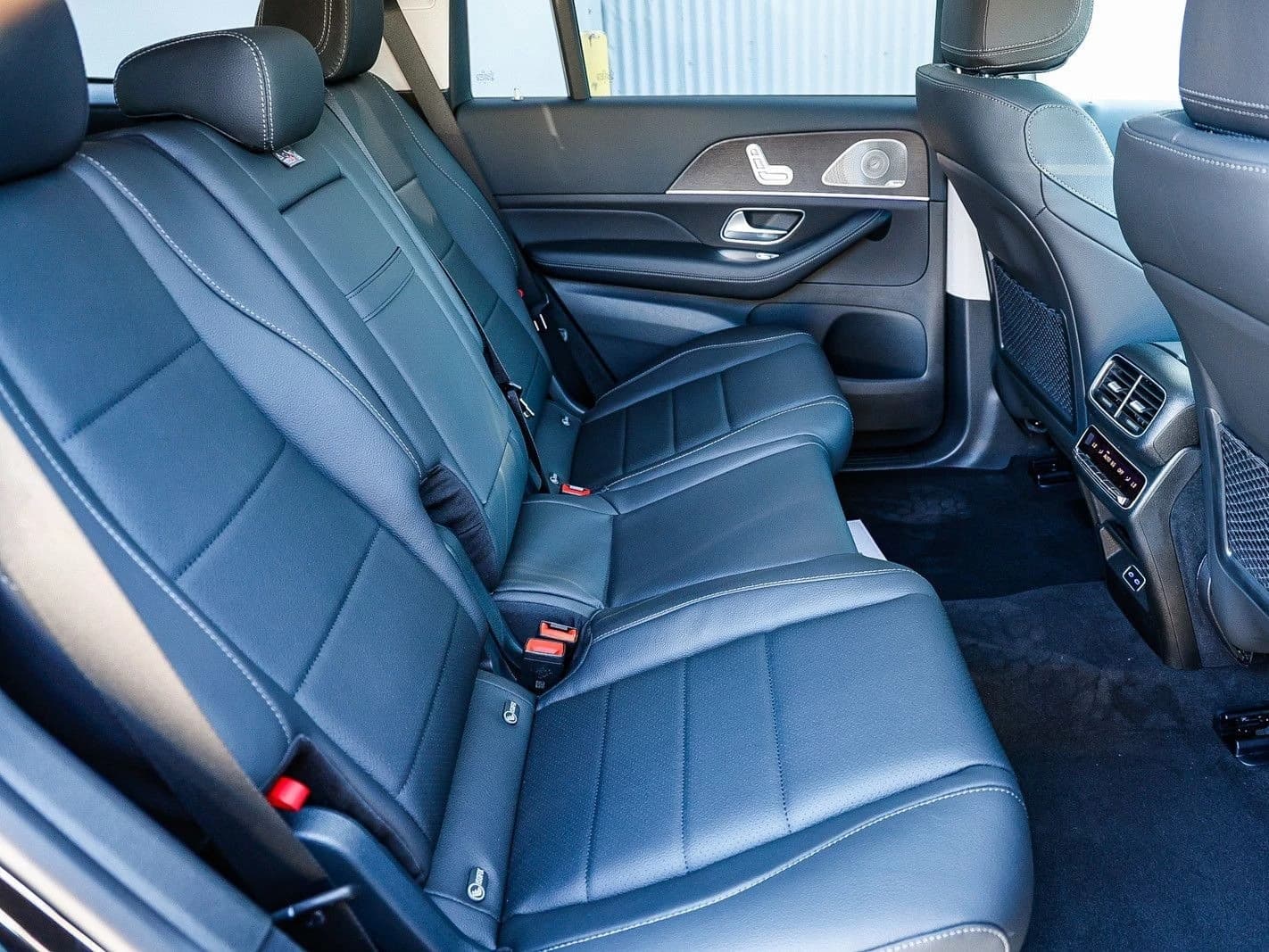 Mercedes-Benz GLS GLS 450 4MATIC SUV 2026 — side view