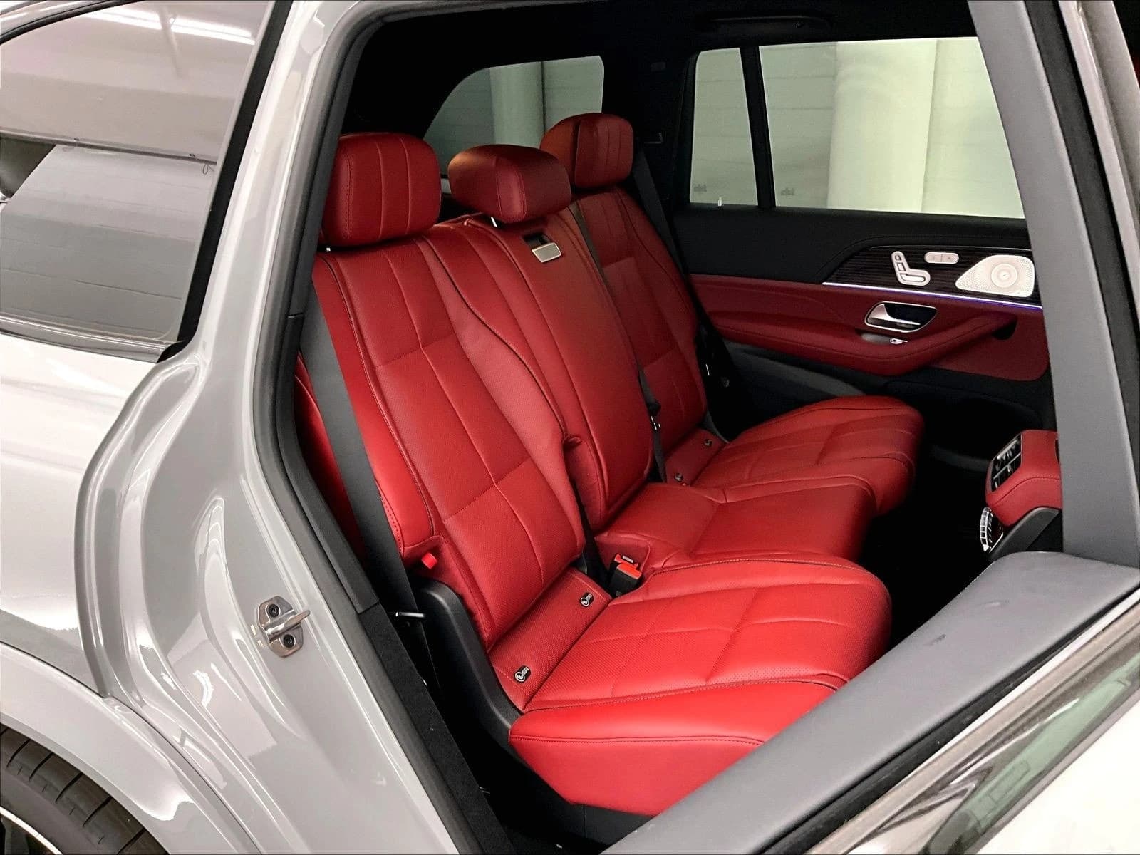 Mercedes-Benz GLS GLS 450 4MATIC SUV 2026 — side view