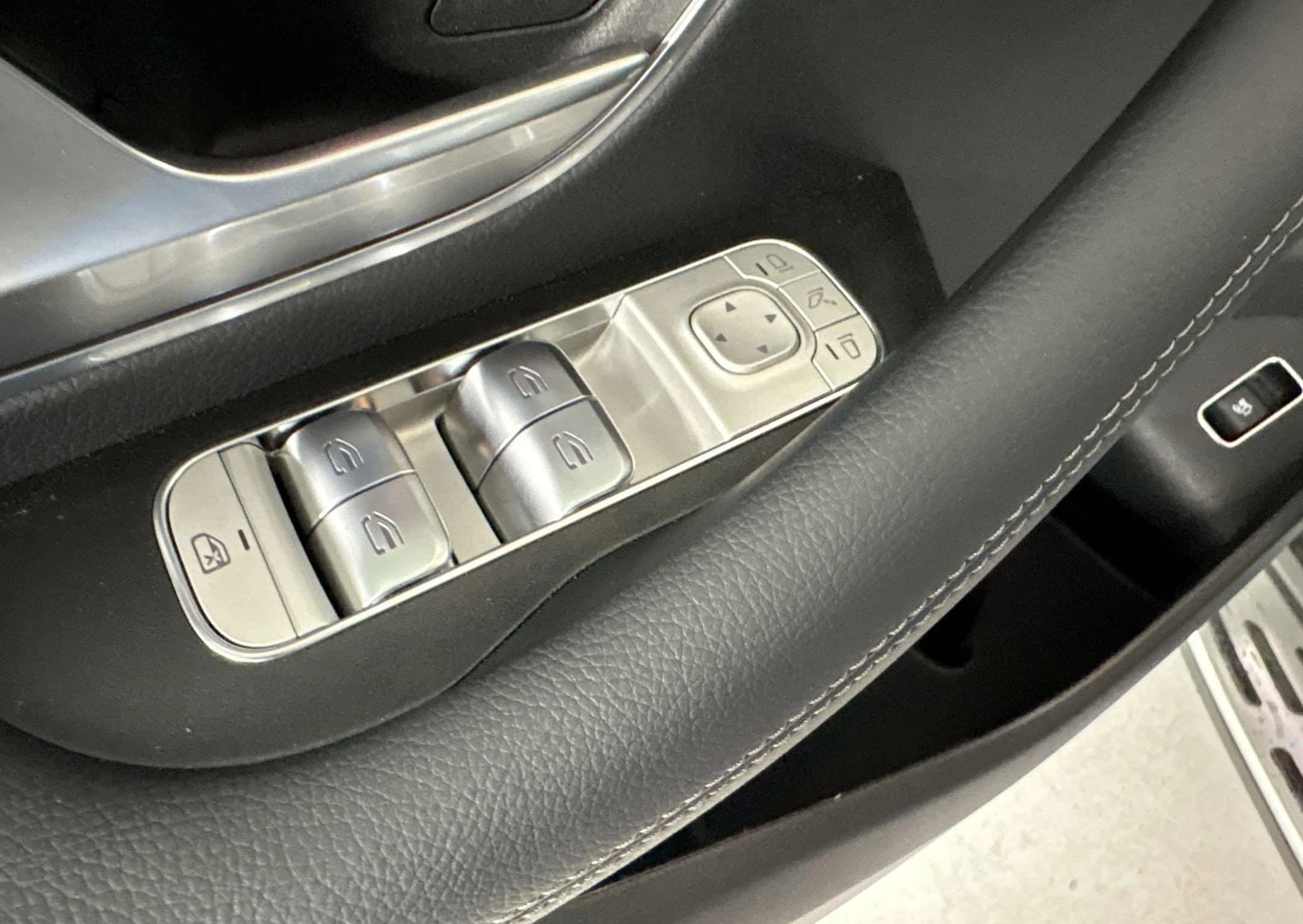 Mercedes-Benz GLS GLS 450 4MATIC SUV 2026 — side view