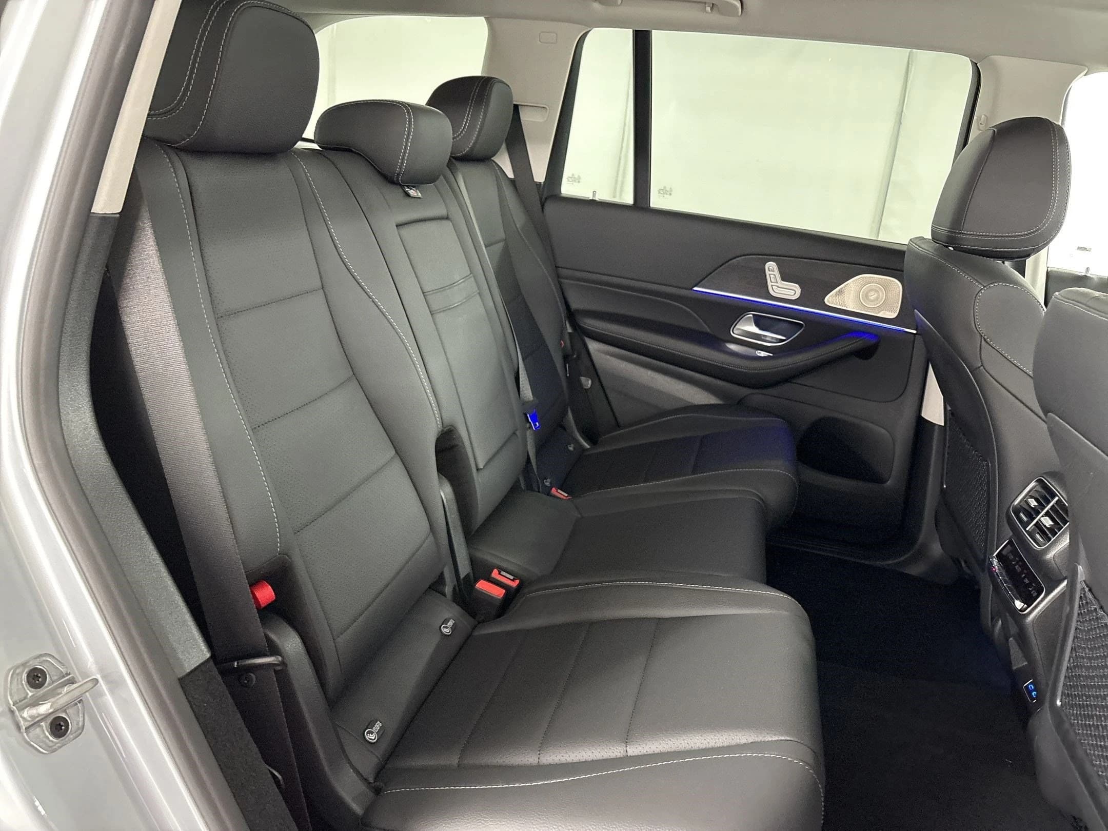 Mercedes-Benz GLS GLS 450 4MATIC SUV 2026 — side view