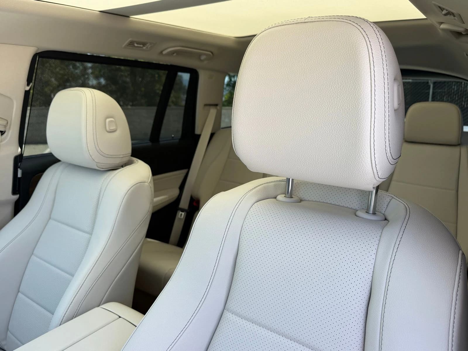 Mercedes-Benz GLS GLS 450 4MATIC SUV 2026 — side view