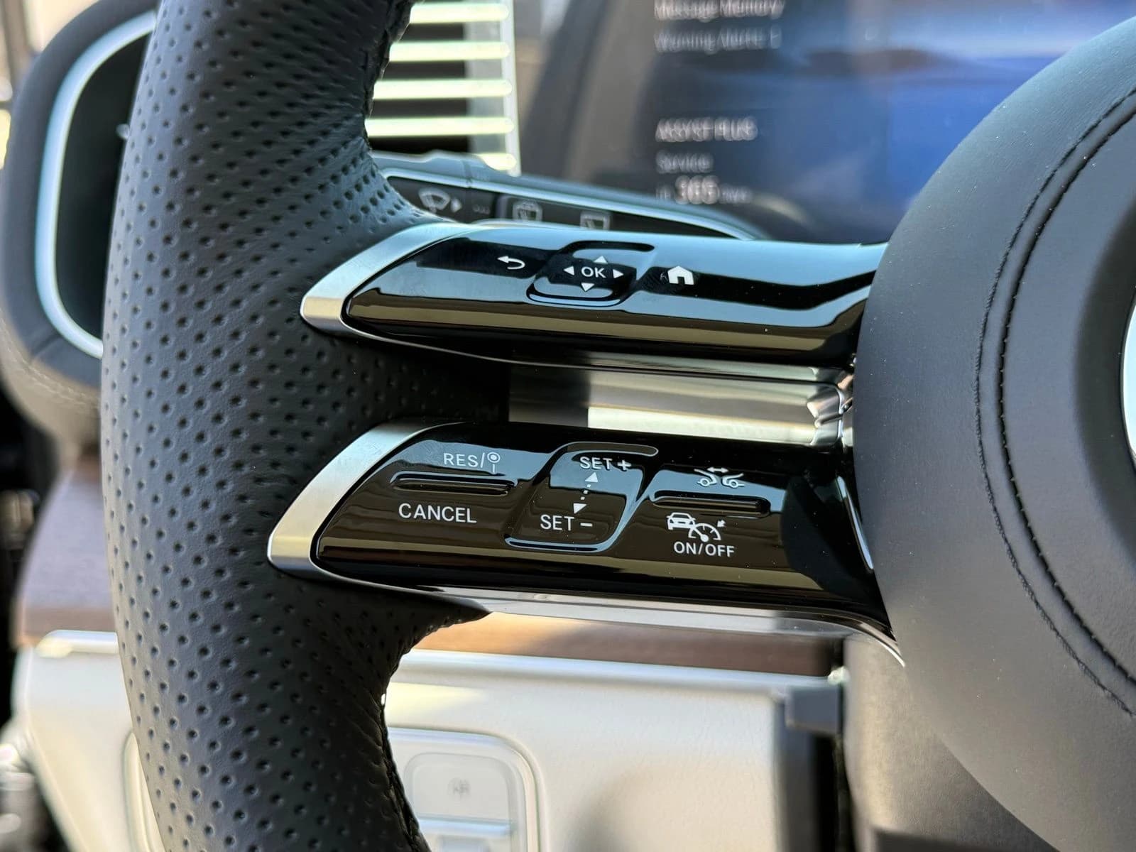 Mercedes-Benz GLS GLS 450 4MATIC SUV 2026 — side view