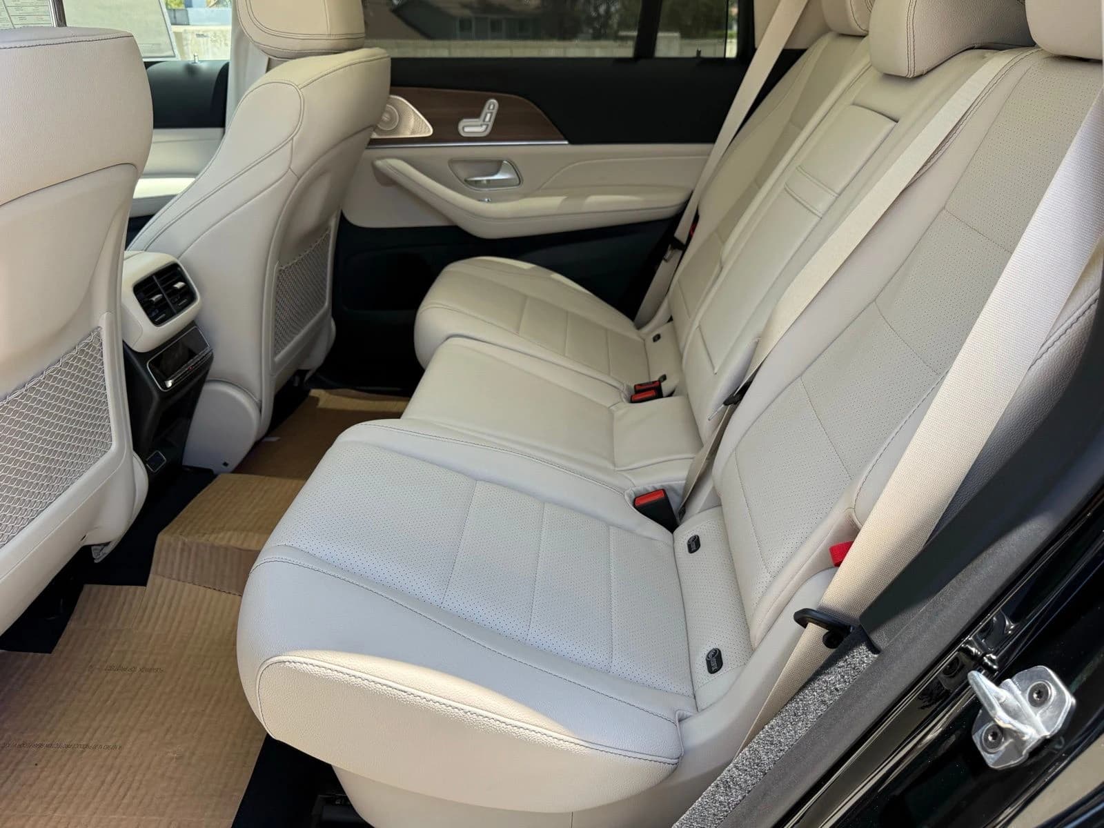 Mercedes-Benz GLS GLS 450 4MATIC SUV 2026 — side view