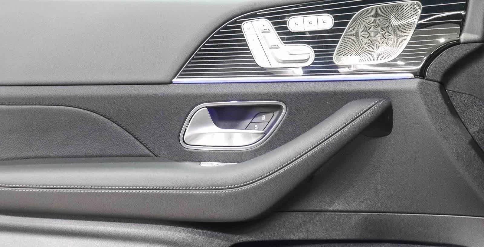 Mercedes-Benz GLS GLS 450 4MATIC SUV 2026 — side view
