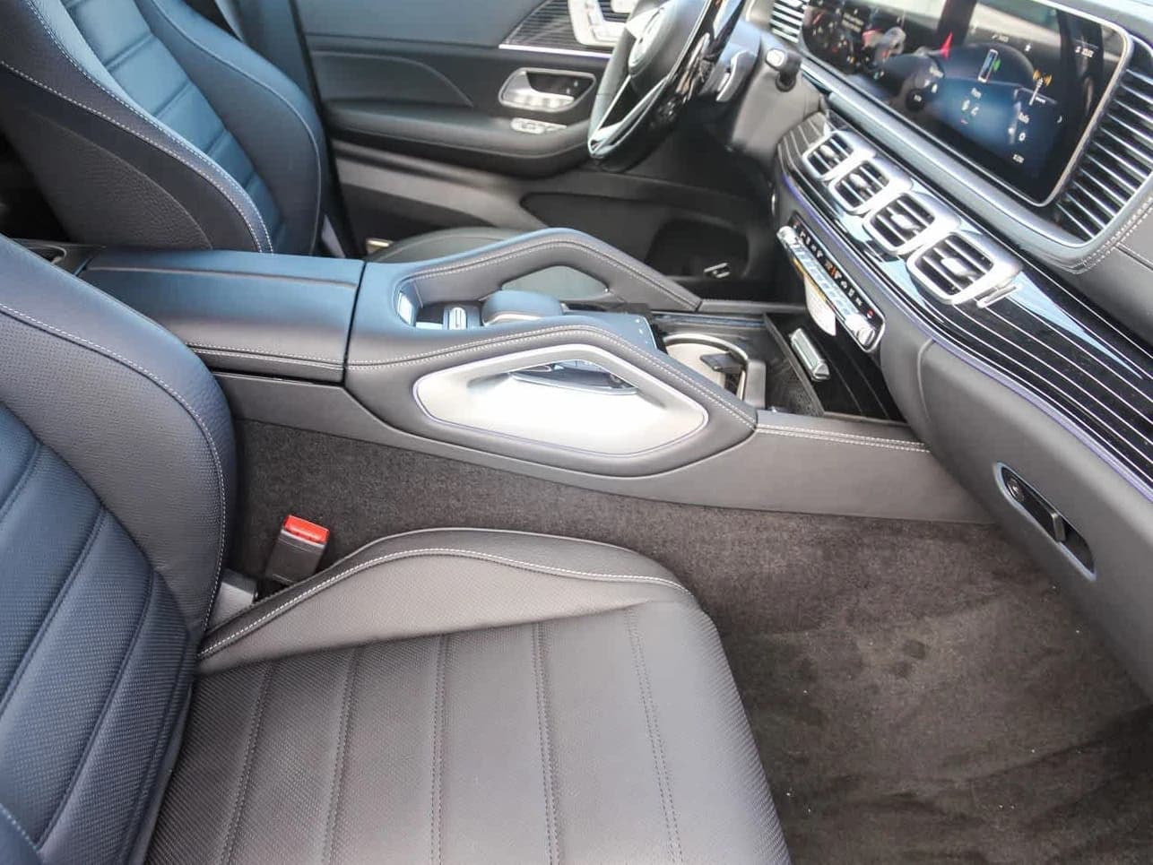 Mercedes-Benz GLS GLS 450 4MATIC SUV 2026 — side view