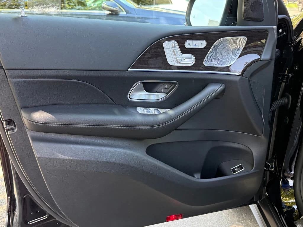 Mercedes-Benz GLS GLS 450 4MATIC SUV 2026 — side view