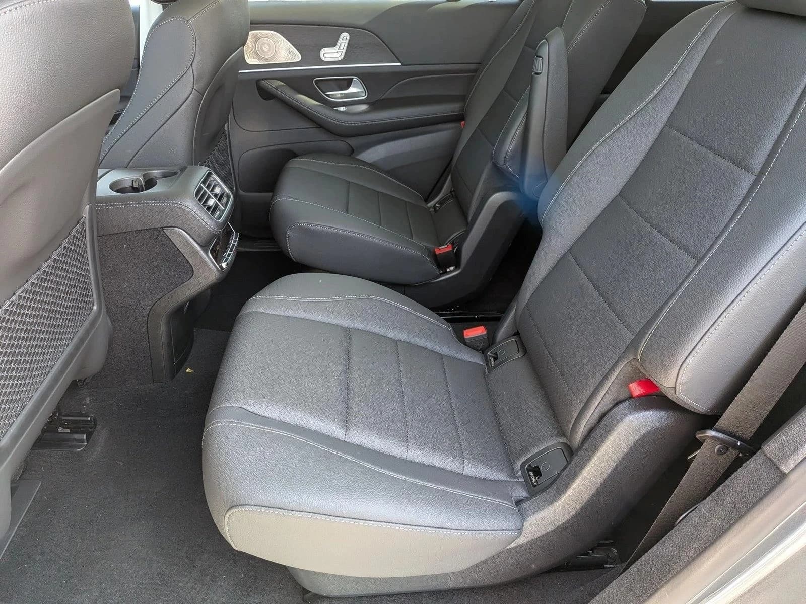 Mercedes-Benz GLS GLS 450 4MATIC SUV 2026 — side view