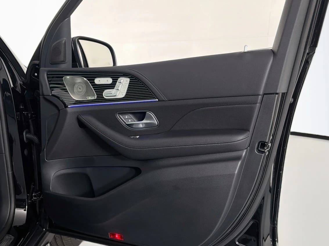 Mercedes-Benz GLS GLS 580 4MATIC SUV 2026 — side view