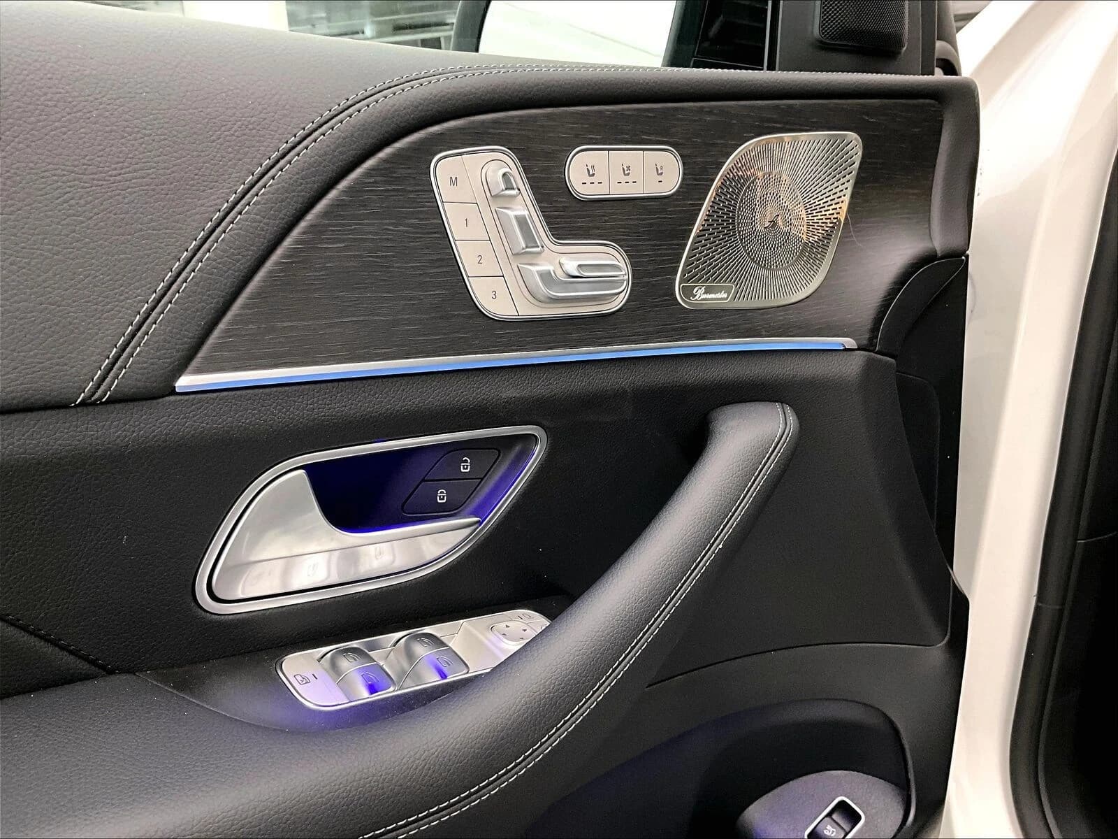 Mercedes-Benz GLS GLS 580 4MATIC SUV 2026 — side view