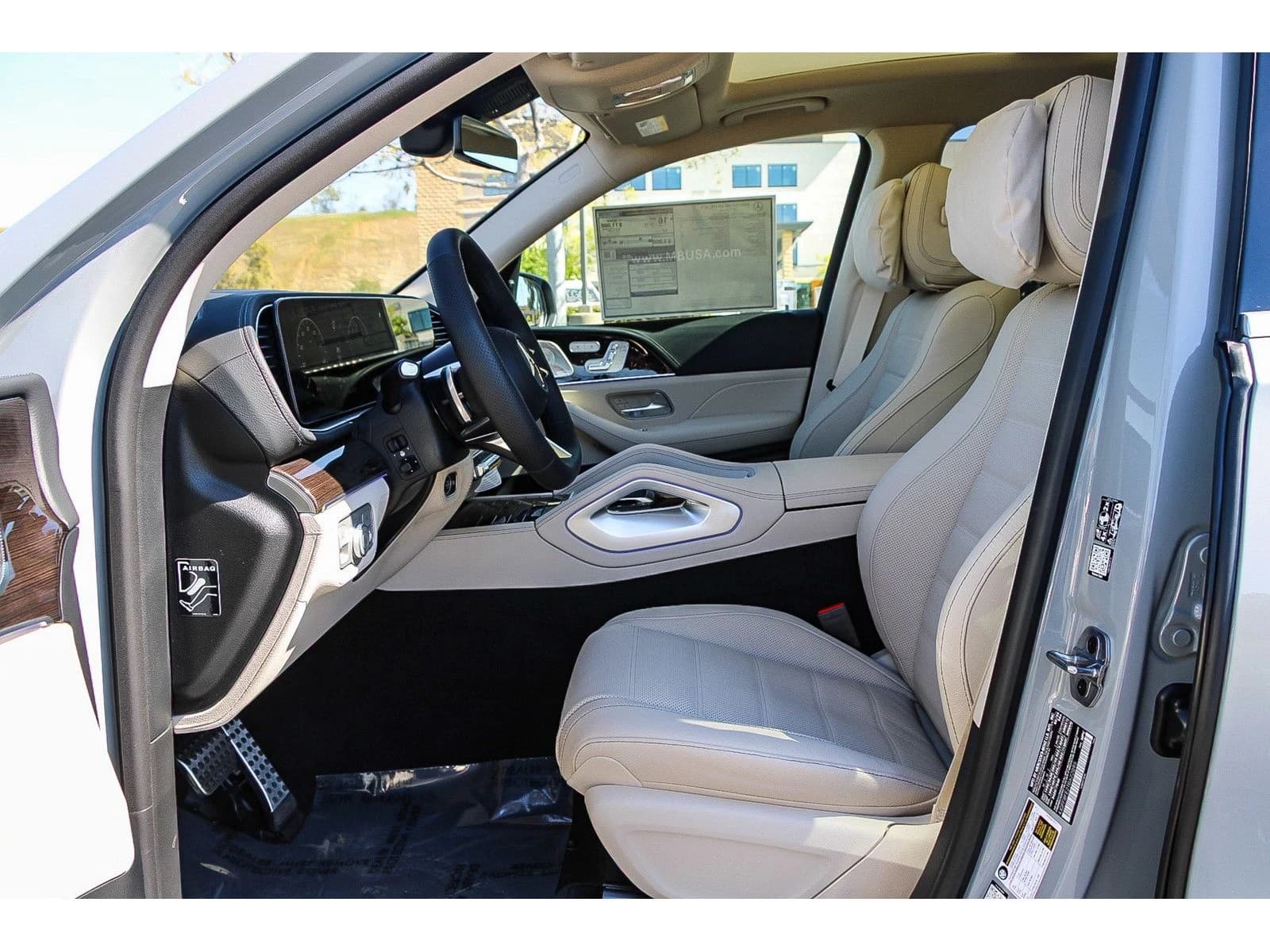 Mercedes-Benz GLS GLS 580 4MATIC SUV 2026 — side view