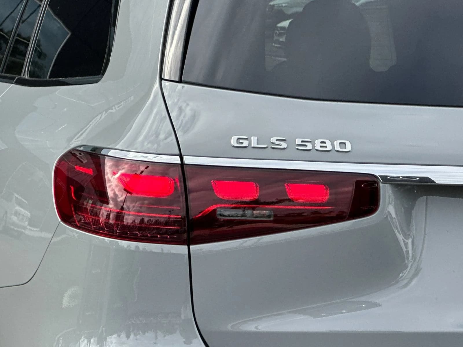 Mercedes-Benz GLS GLS 580 4MATIC SUV 2026 — side view