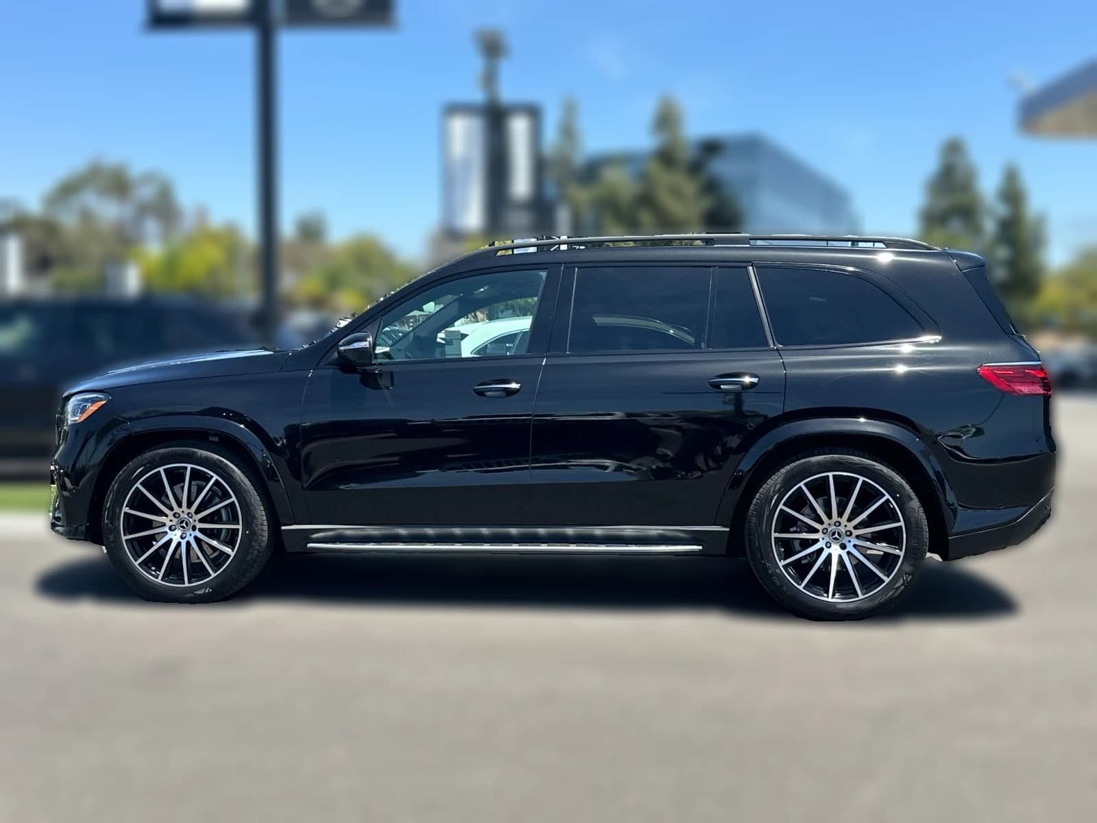 Mercedes-Benz GLS GLS 580 4MATIC SUV 2026 — side view
