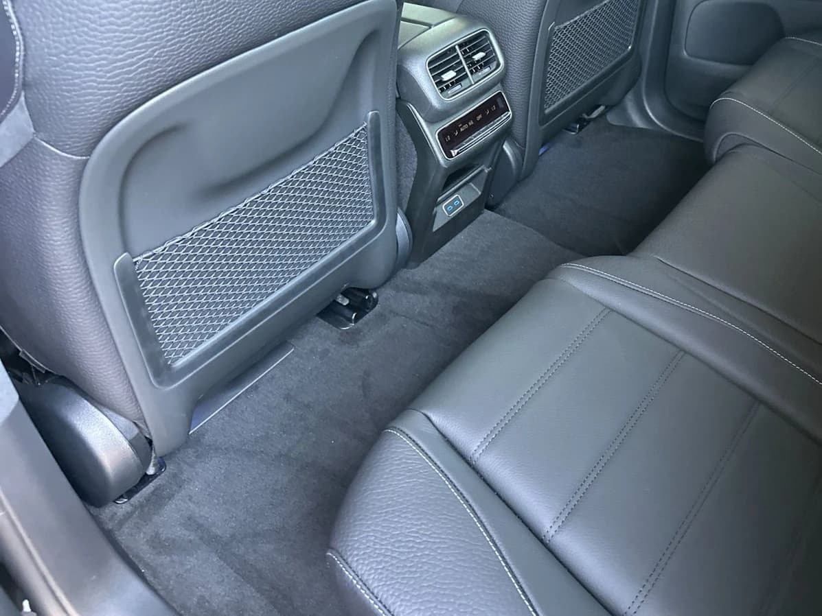 Mercedes-Benz GLS GLS 580 4MATIC SUV 2026 — side view