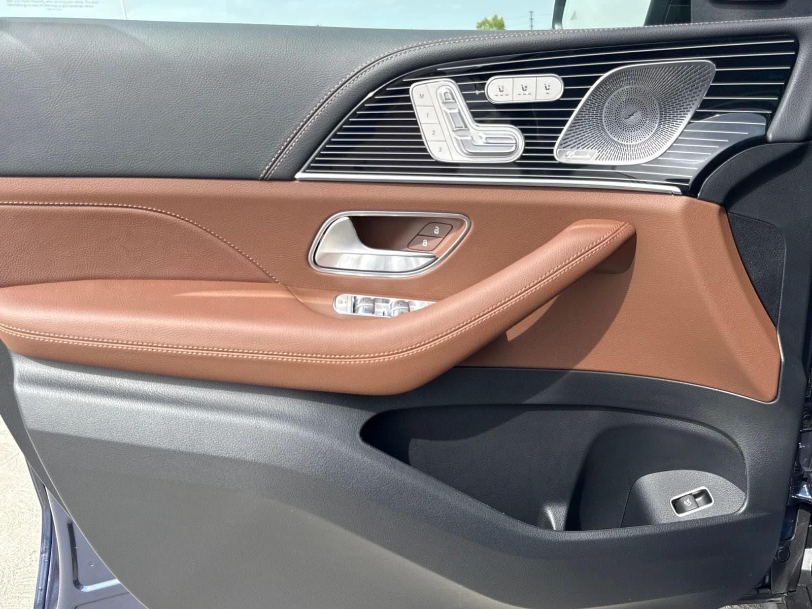 Mercedes-Benz GLS GLS 580 4MATIC SUV 2026 — side view