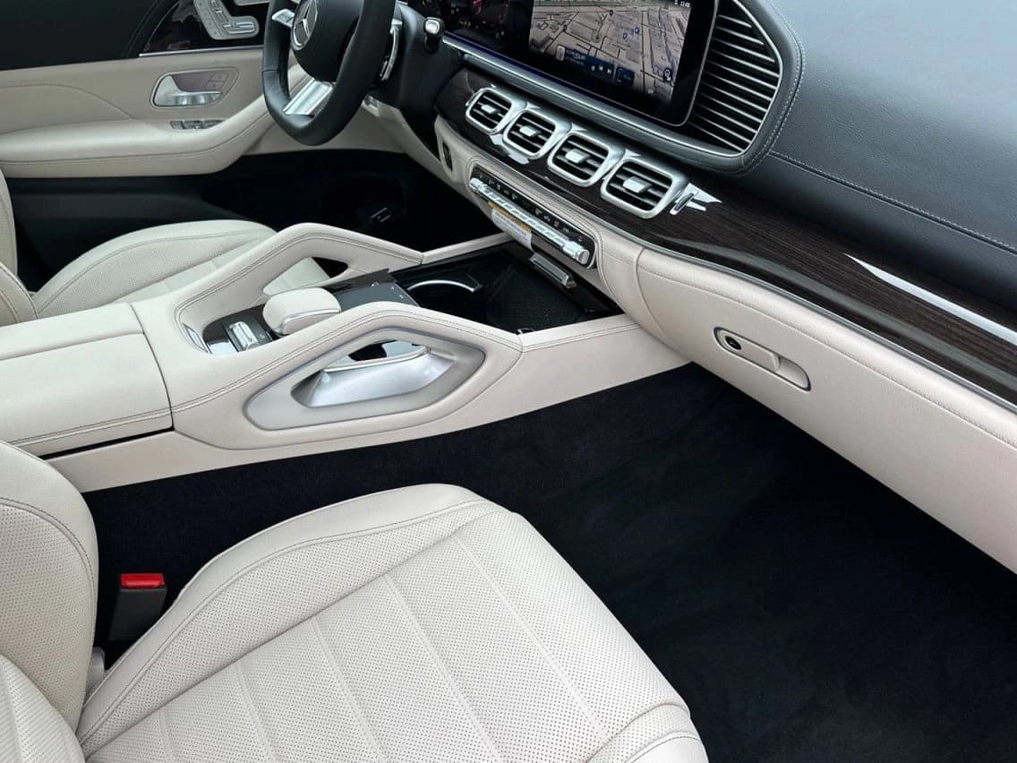 Mercedes-Benz GLS GLS 580 4MATIC SUV 2026 — side view