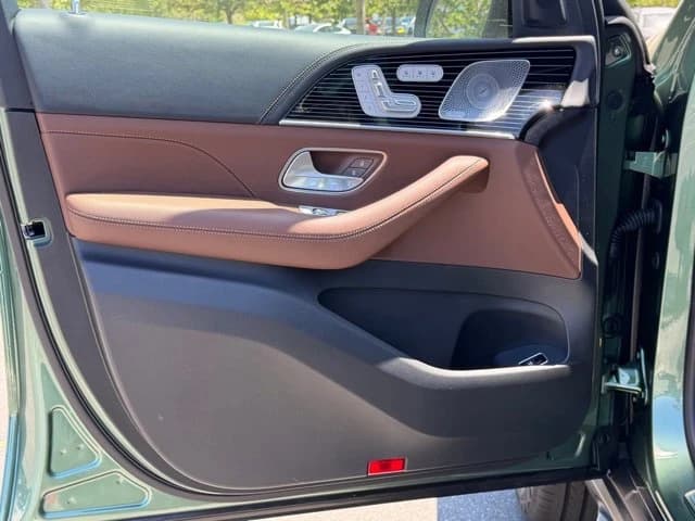Mercedes-Benz GLS GLS 580 4MATIC SUV 2026 — side view
