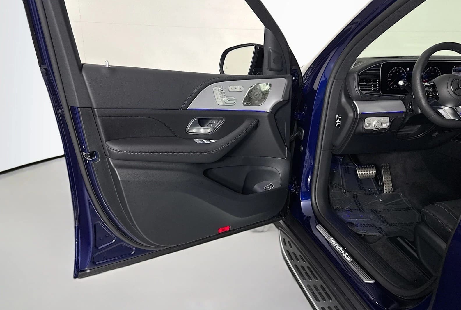Mercedes-Benz GLS GLS 580 4MATIC SUV 2026 — side view
