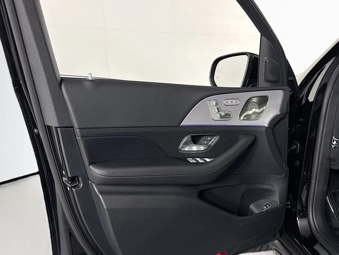 Mercedes-Benz GLS GLS 580 4MATIC SUV 2026 — side view
