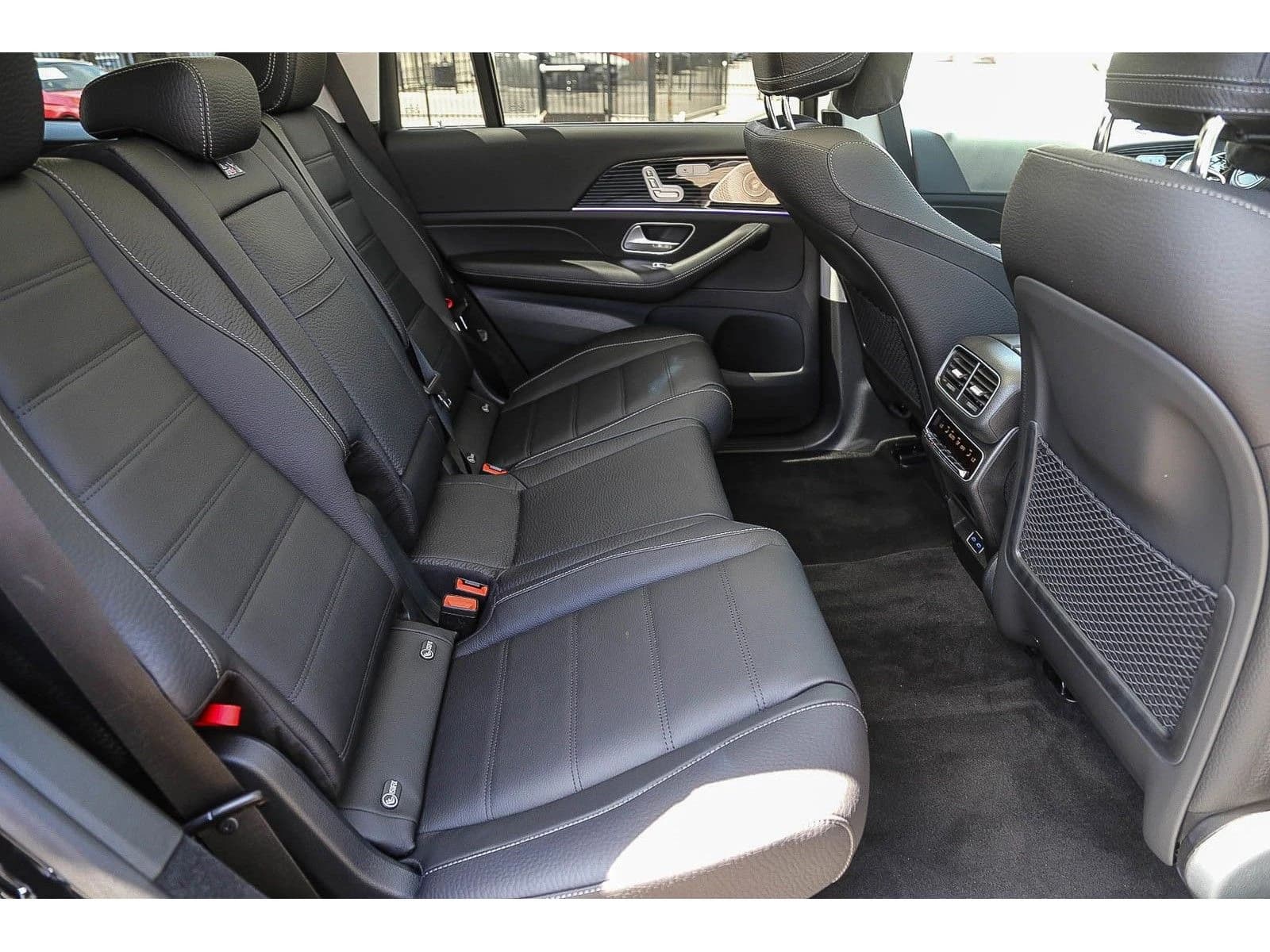 Mercedes-Benz GLS GLS 580 4MATIC SUV 2026 — side view