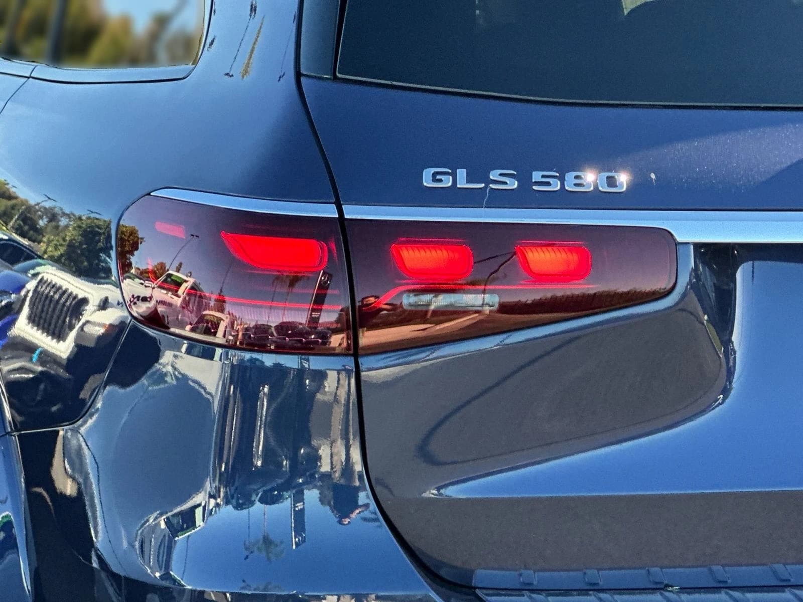 Mercedes-Benz GLS GLS 580 4MATIC SUV 2026 — side view