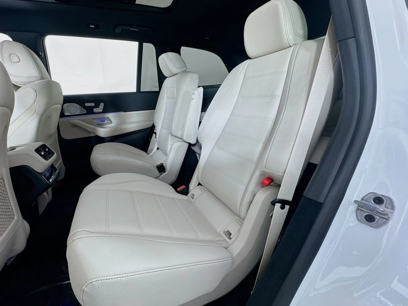 Mercedes-Benz GLS GLS 580 4MATIC SUV 2026 — side view
