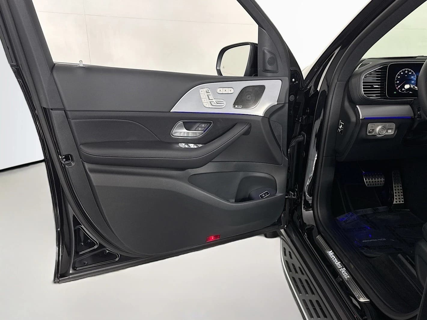 Mercedes-Benz GLS GLS 580 4MATIC SUV 2026 — side view