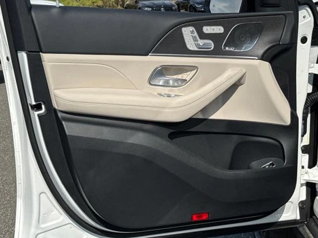 Mercedes-Benz GLS GLS 580 4MATIC SUV 2026 — side view