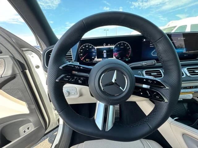 Mercedes-Benz GLS GLS 580 4MATIC SUV 2026 — side view