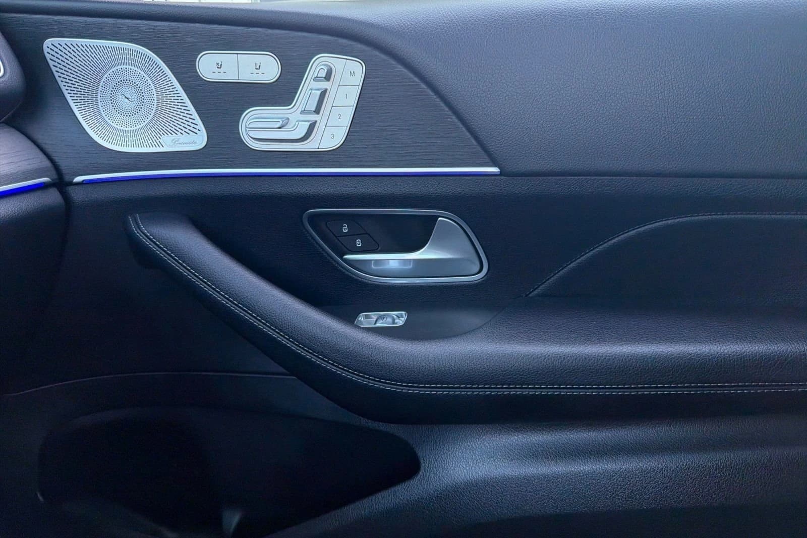 Mercedes-Benz GLS GLS 580 4MATIC SUV 2026 — side view