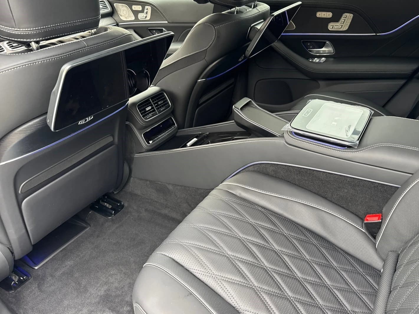 Mercedes-Benz GLS Maybach GLS 600 4MATIC SUV 2026 — side view