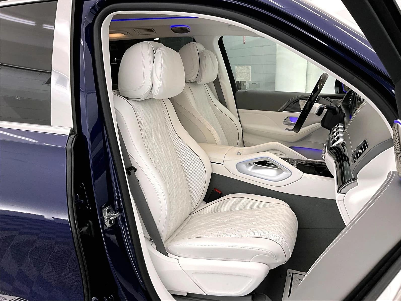 Mercedes-Benz GLS Maybach GLS 600 4MATIC SUV 2026 — side view