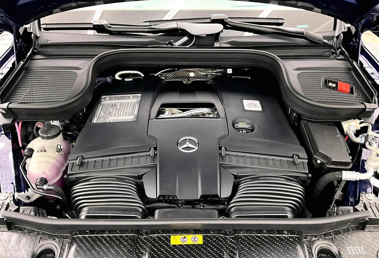Mercedes-Benz GLS Maybach GLS 600 4MATIC SUV 2026 — side view