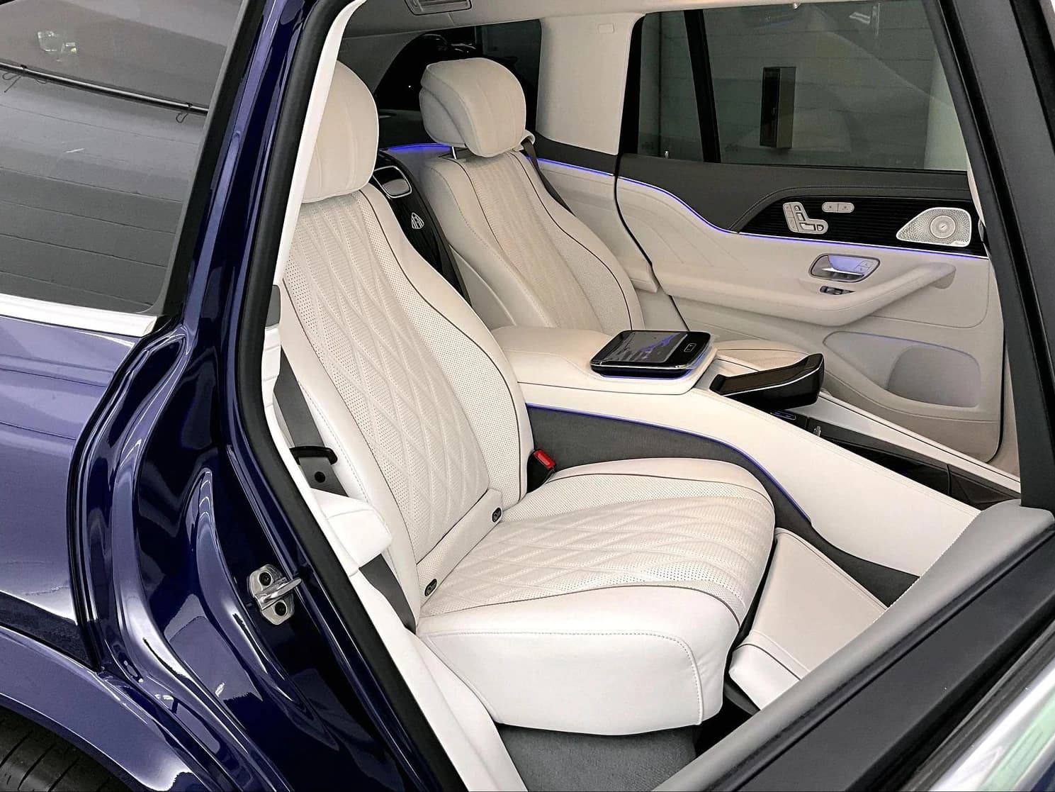 Mercedes-Benz GLS Maybach GLS 600 4MATIC SUV 2026 — side view