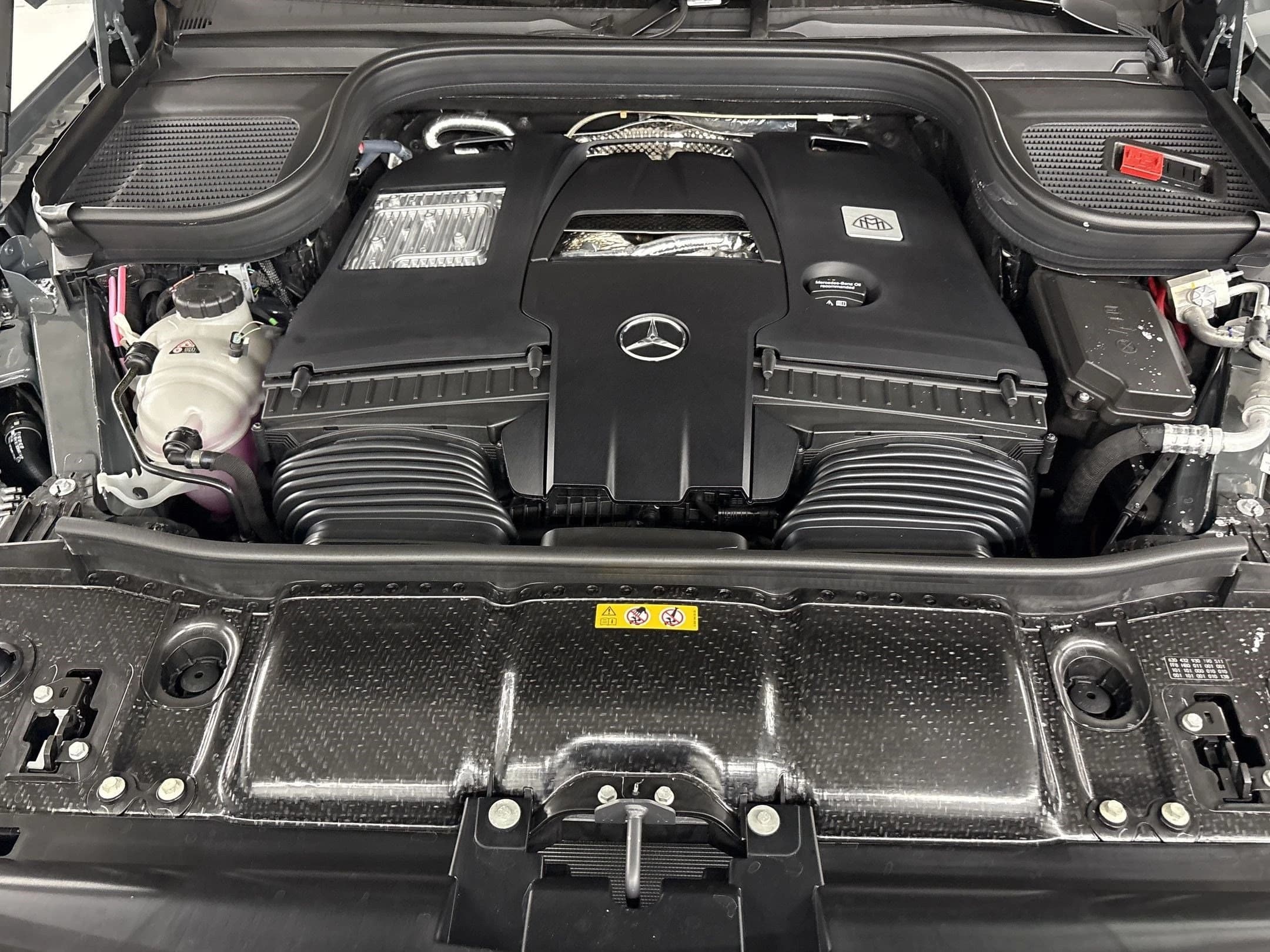 Mercedes-Benz GLS Maybach GLS 600 4MATIC SUV 2026 — side view