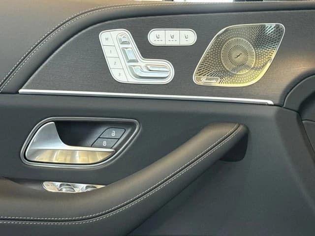Mercedes-Benz GLS Maybach GLS 600 4MATIC SUV 2026 — side view