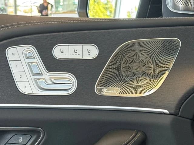 Mercedes-Benz GLS Maybach GLS 600 4MATIC SUV 2026 — side view
