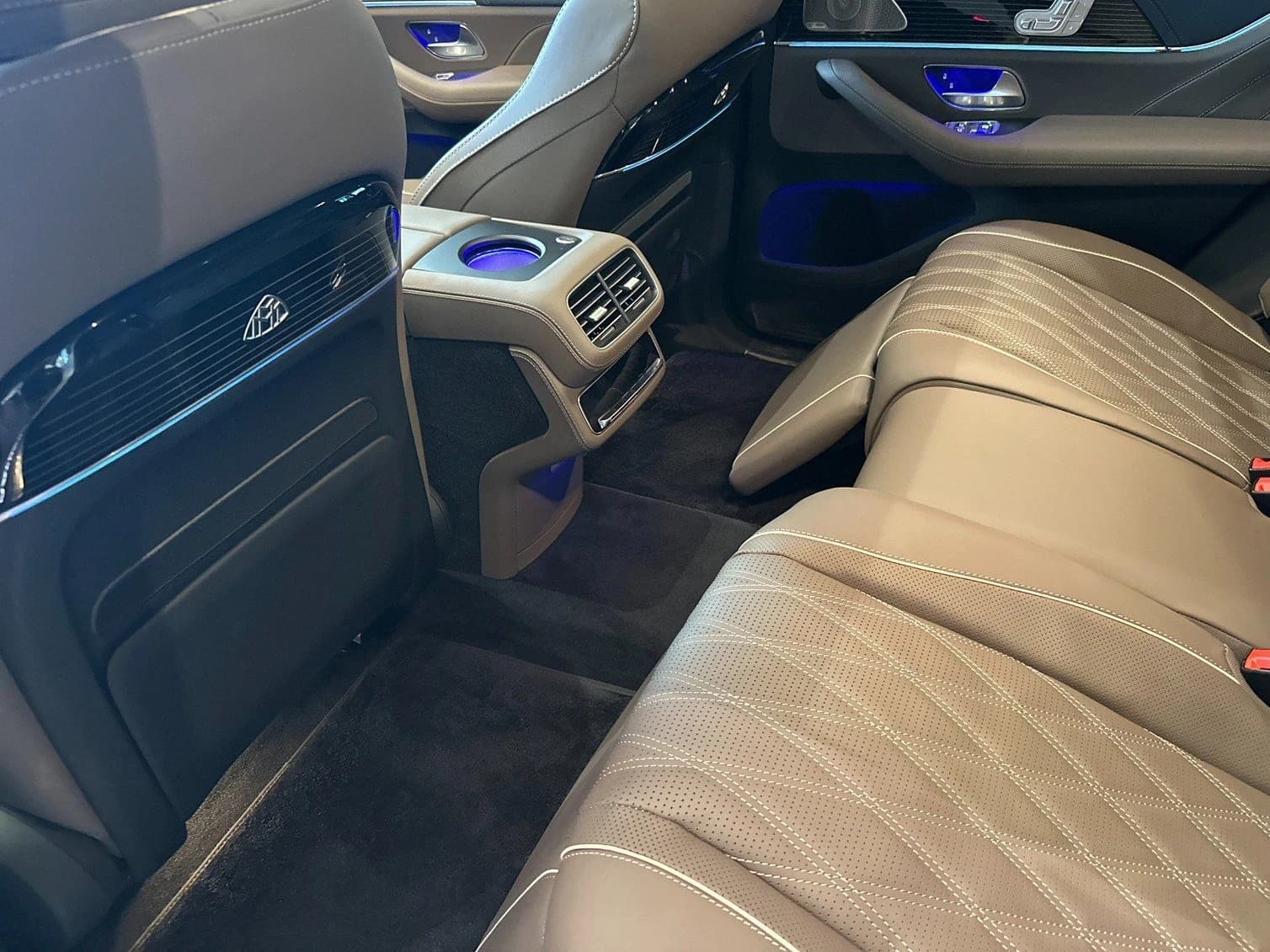 Mercedes-Benz GLS Maybach GLS 600 4MATIC SUV 2026 — side view