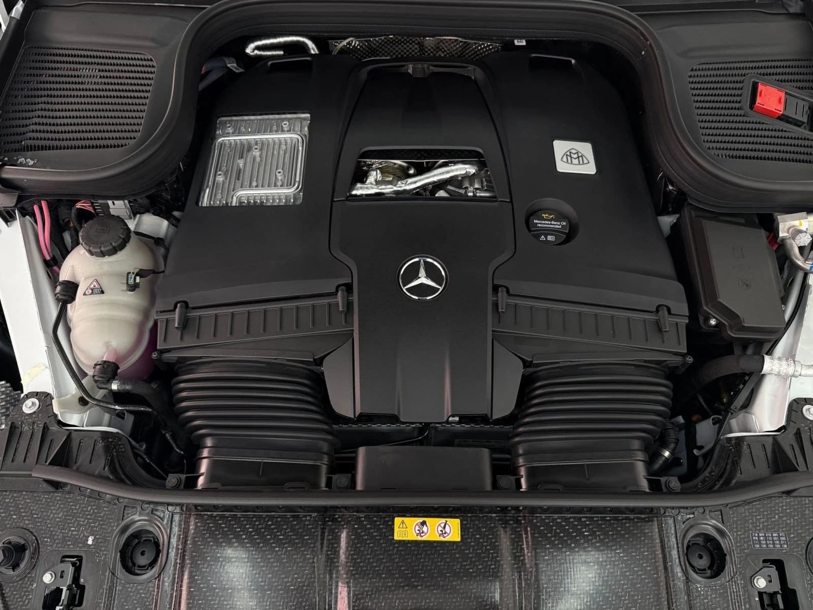 Mercedes-Benz GLS Maybach GLS 600 4MATIC SUV 2026 — side view