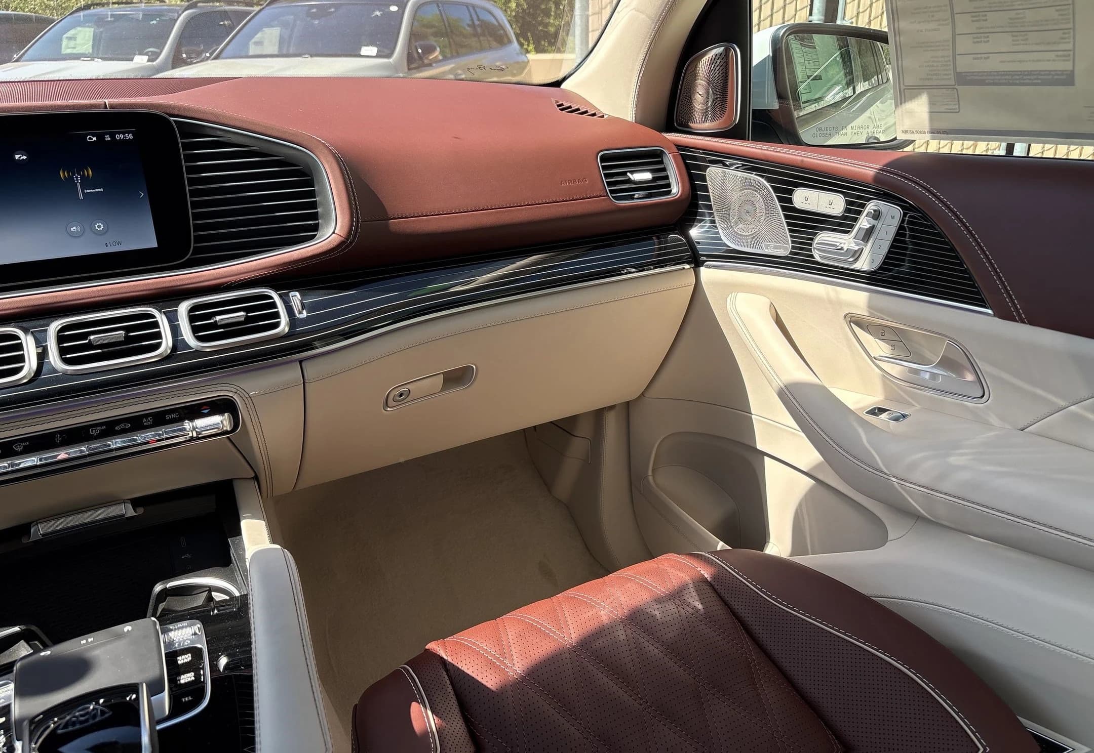 Mercedes-Benz GLS Maybach GLS 600 4MATIC SUV 2026 — side view