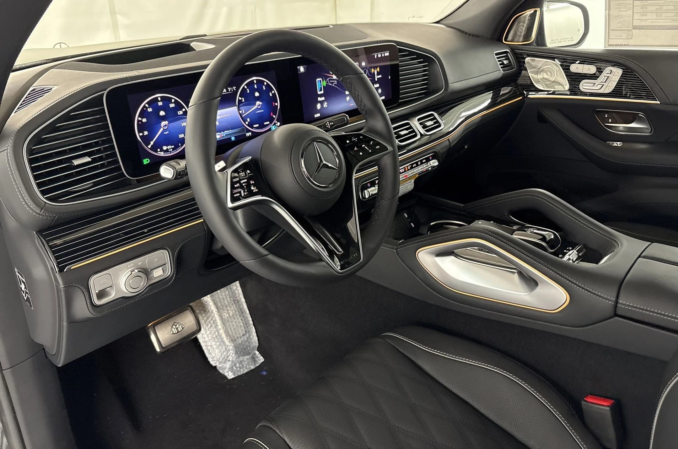 Mercedes-Benz GLS Maybach GLS 600 4MATIC SUV 2026 — side view
