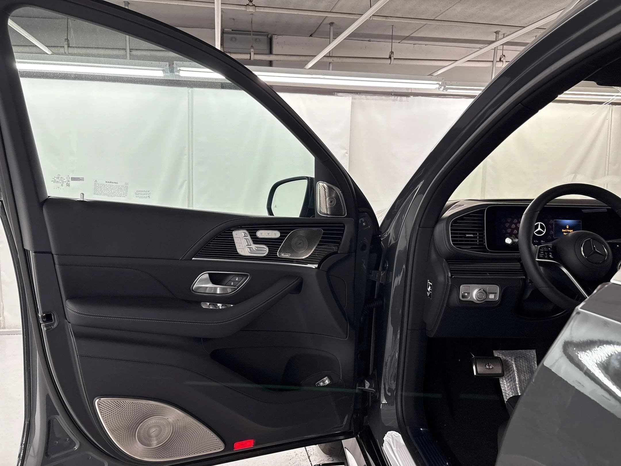 Mercedes-Benz GLS Maybach GLS 600 4MATIC SUV 2026 — side view