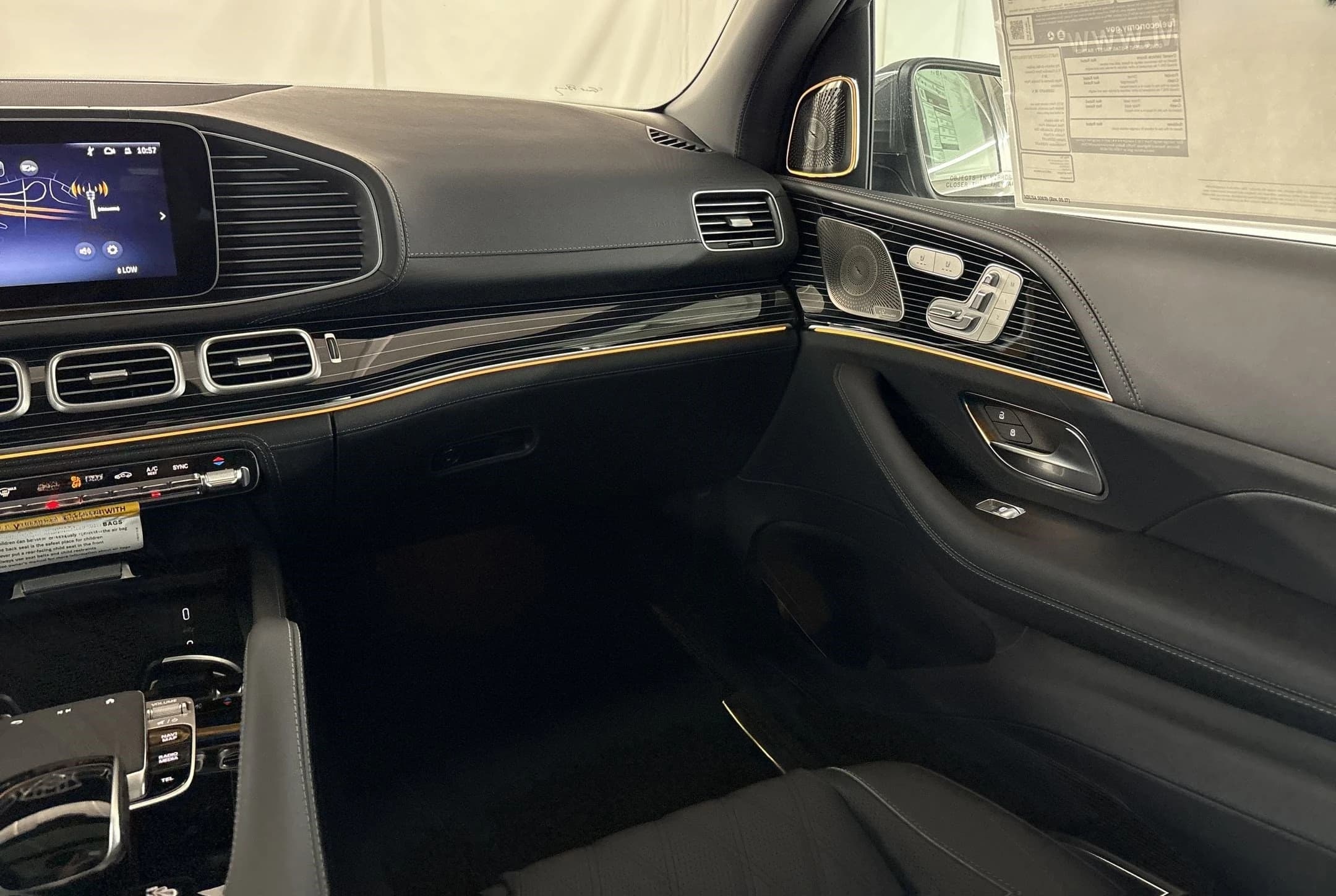 Mercedes-Benz GLS Maybach GLS 600 4MATIC SUV 2026 — side view