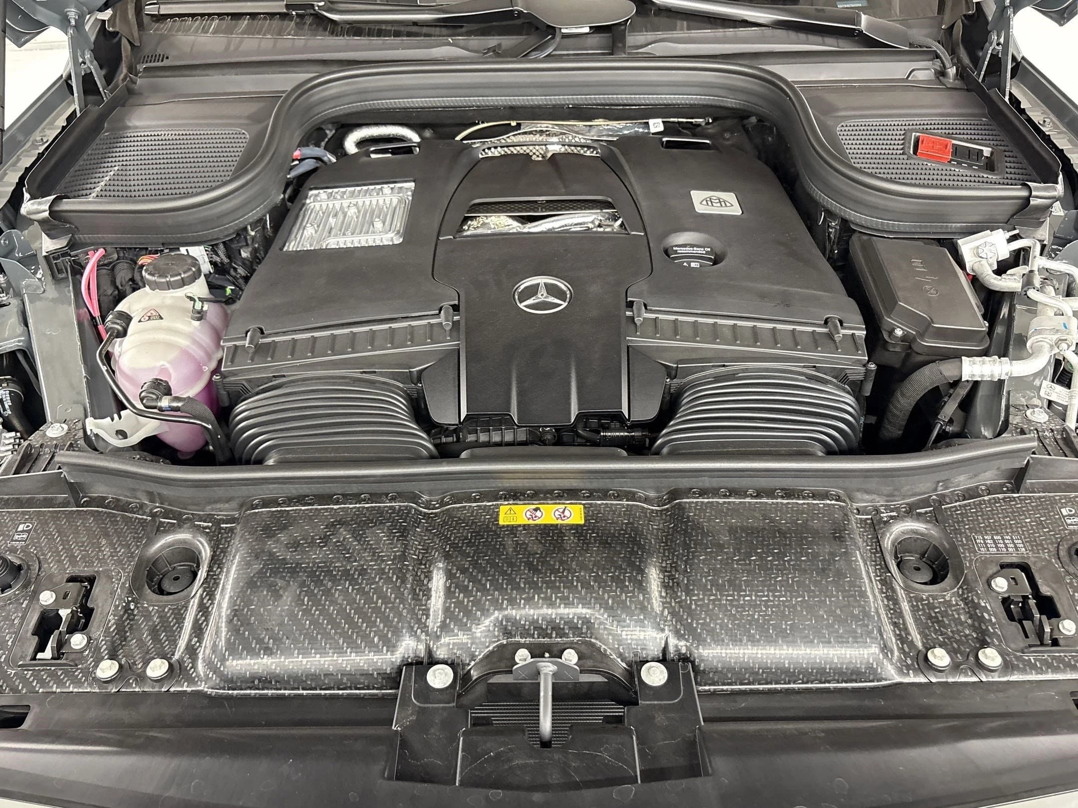 Mercedes-Benz GLS Maybach GLS 600 4MATIC SUV 2026 — side view