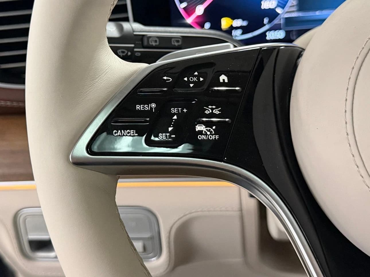 Mercedes-Benz GLS Maybach GLS 600 4MATIC SUV 2026 — side view