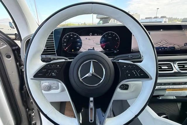 Mercedes-Benz GLS Maybach GLS 600 4MATIC SUV 2026 — side view