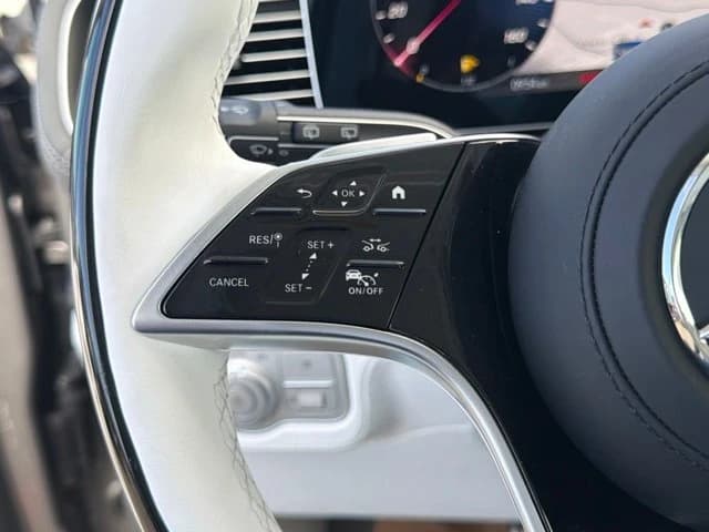 Mercedes-Benz GLS Maybach GLS 600 4MATIC SUV 2026 — side view
