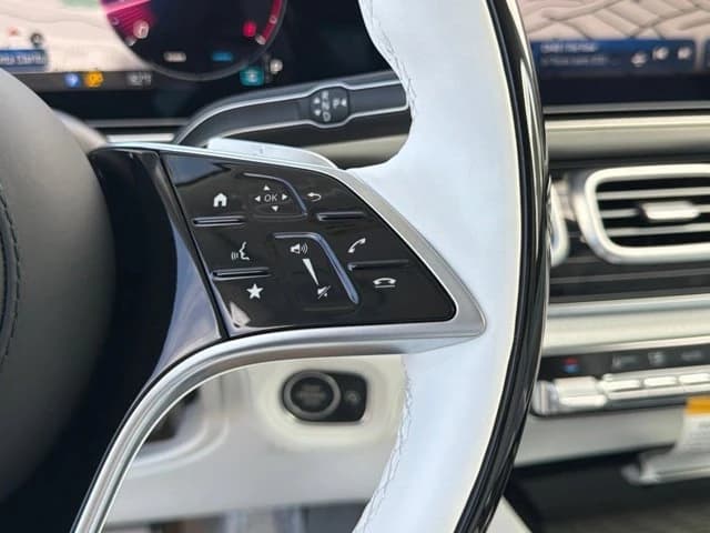 Mercedes-Benz GLS Maybach GLS 600 4MATIC SUV 2026 — side view