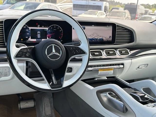 Mercedes-Benz GLS Maybach GLS 600 4MATIC SUV 2026 — side view