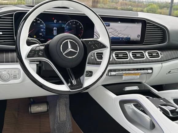 Mercedes-Benz GLS Maybach GLS 600 4MATIC SUV 2026 — side view